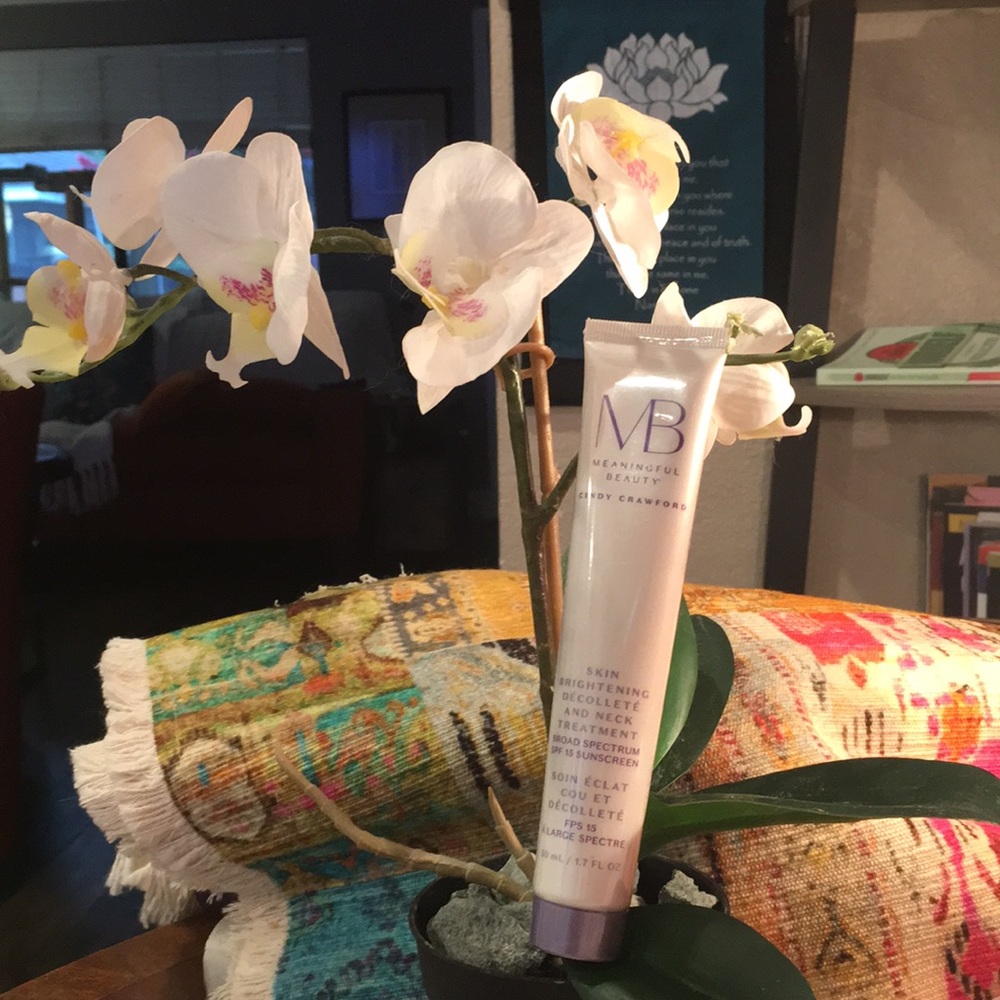 Meaningful Beauty D’collete & Neck Treatment .